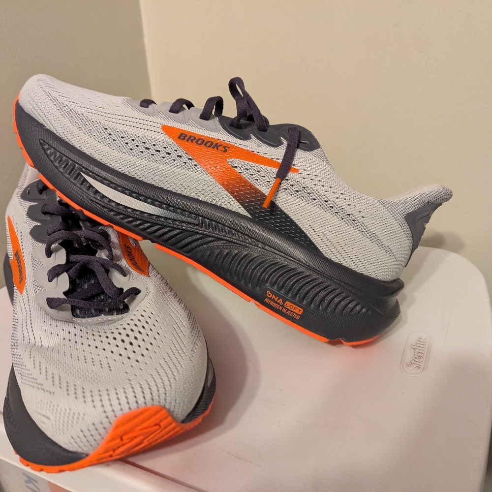 Brooks Ghost 17 Size 10 Wide New - Picture 5 of 6